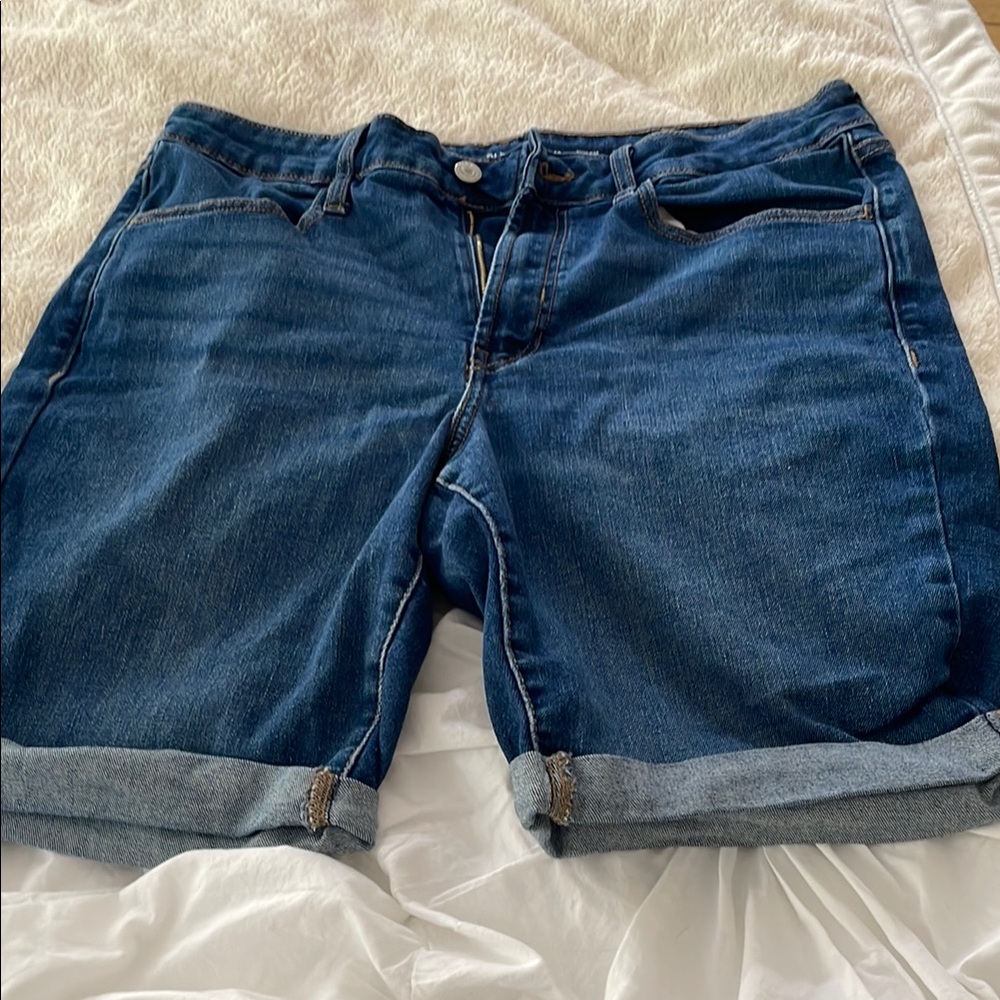 BNWOT Old Navy High-Rise Wow Blue Denim Jean shorts size 12